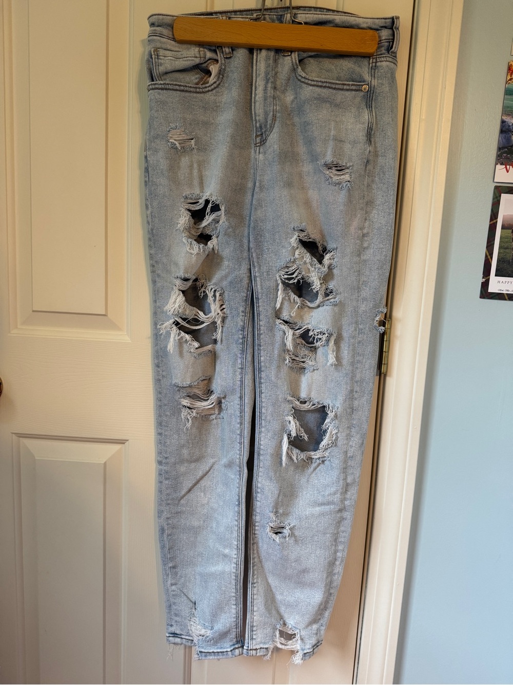American Eagle Outfitters Light Blue Distressed Skinny Jeans